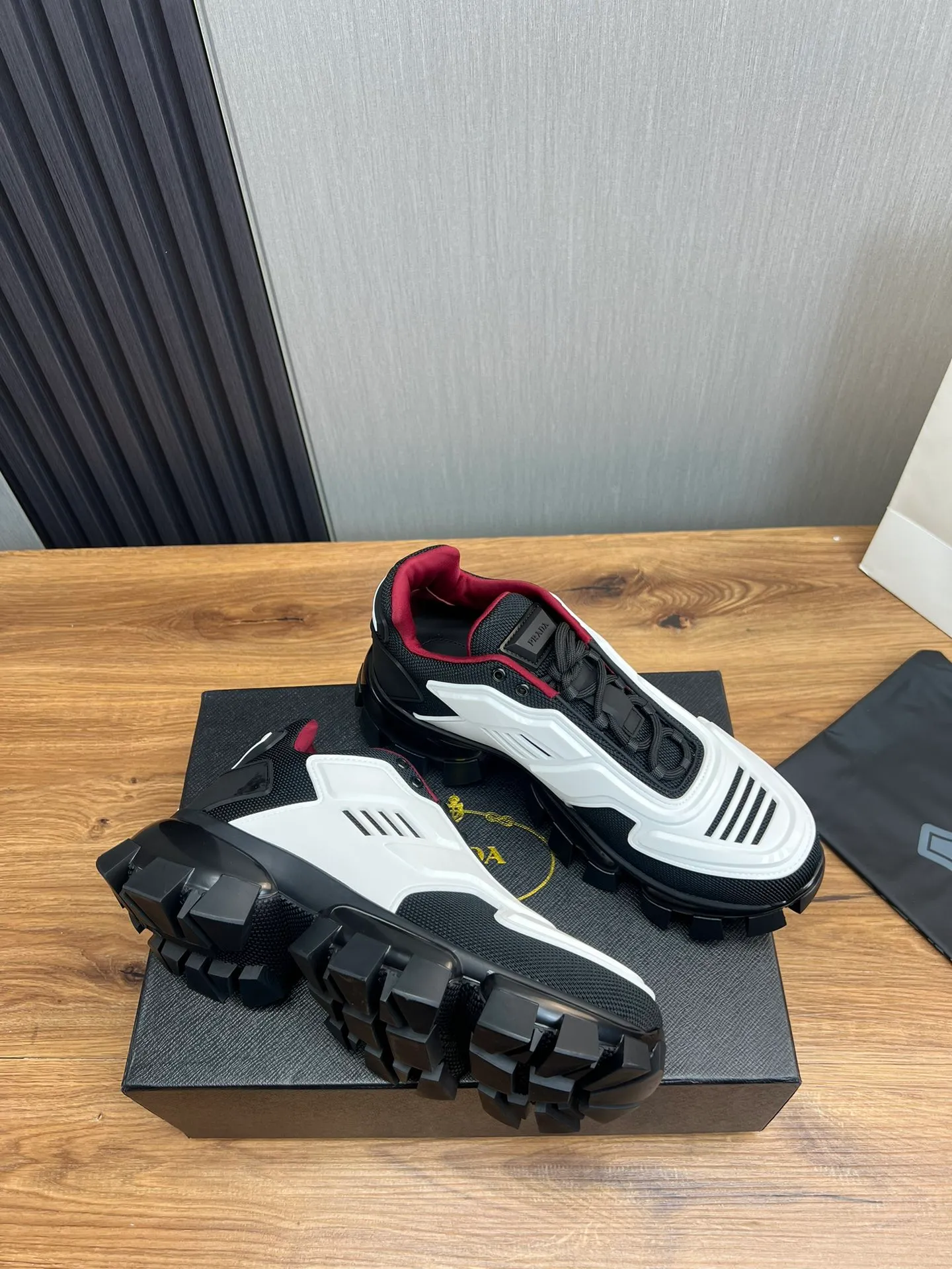 Men's shoes 💰620💰 [PRADA] Popular thick-soled shoes for couples 👩‍❤️‍👨 Available all year round ✔️Official website synchronization Original fly-knit film fabric + cowhide lining, 1⃣️ to 1⃣️ replica, original sole, 36-45 (45 made to order, non-refundable)